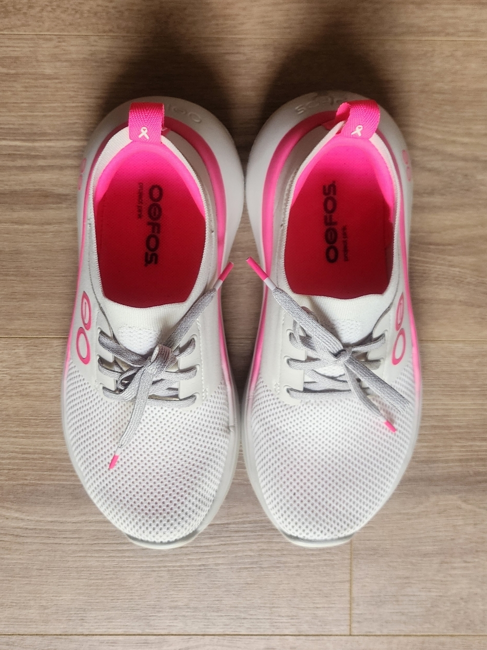 OOFOS Women's White & Pink Comfort Athletic Shoes